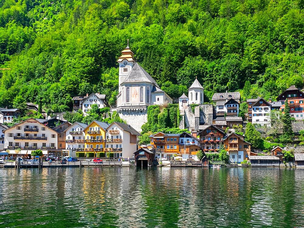 Village view of Hallstatt on Lake Hallstatt with Catholic church, Salzkammergut, Dachstein region, Upper Austria, Austria, Europe