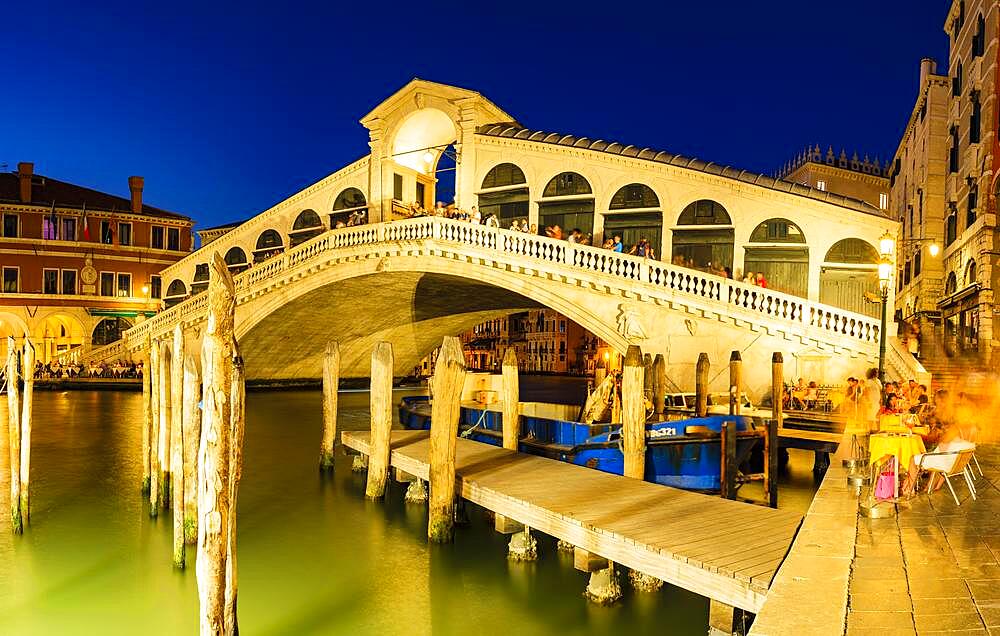 Rialto Bridge on the Grand Canal at dusk, Venice, Venezia, Veneto, Italy, Europe