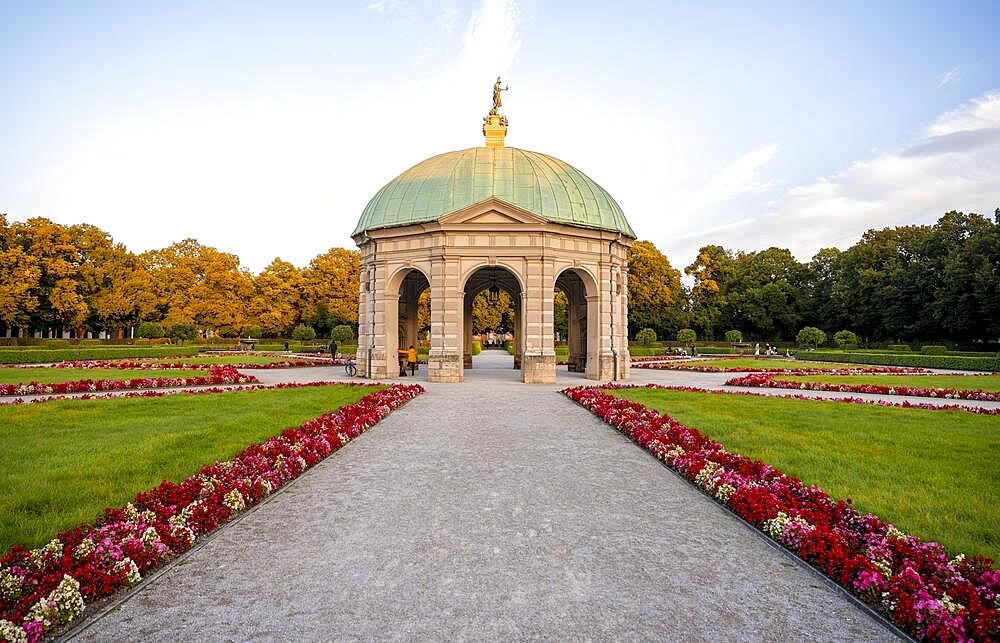 Blooming red flowers in the Hofgarten with the Diana Temple, Munich, Upper Bavaria, Bavaria, Germany, Europe