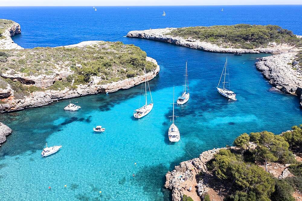 Aerial view, Cala Sa Nau, near Cala d'Or, with beaches and sailing boats Migjorn region, Majorca, Balearic Islands, Spain, Europe