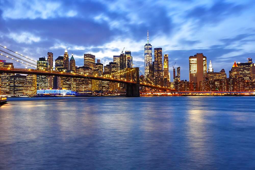 New York City Skyline Night City Manhattan Brooklyn Bridge World Trade Center WTC in New York, USA, North America