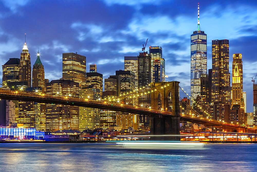 New York City Skyline Night City Manhattan Brooklyn Bridge World Trade Center WTC in New York, USA, North America