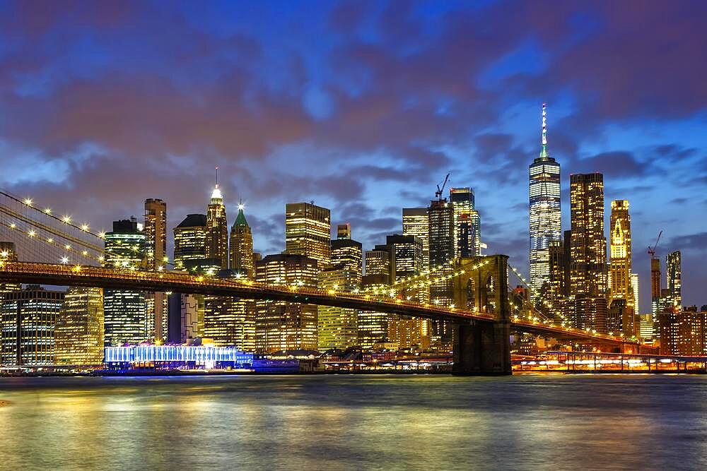 New York City Skyline Night City Manhattan Brooklyn Bridge World Trade Center WTC in New York, USA, North America