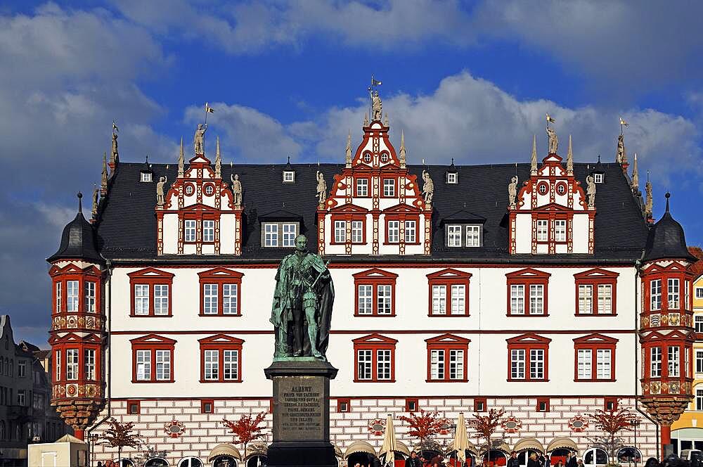 Renaissance Town House, Prince Albert Monument in front, Am Markt, Coburg, Upper Franconia, Germany, Europe