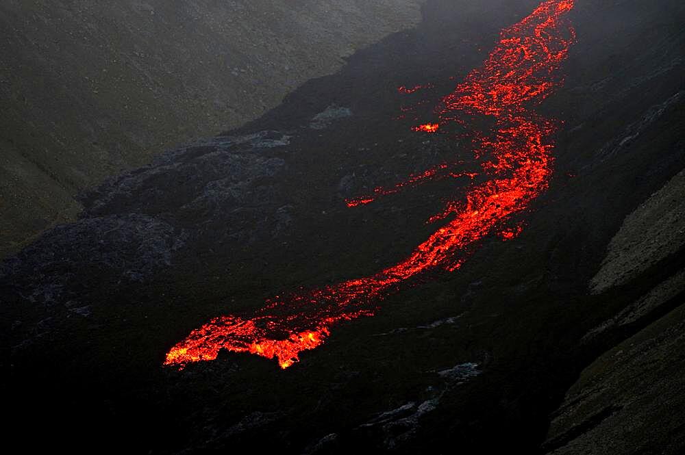 Glowing lava flows down mountainside, night shot, Fagradalsfjall, Reykjanes, Grindavik, Sudurnes, Iceland, Europe