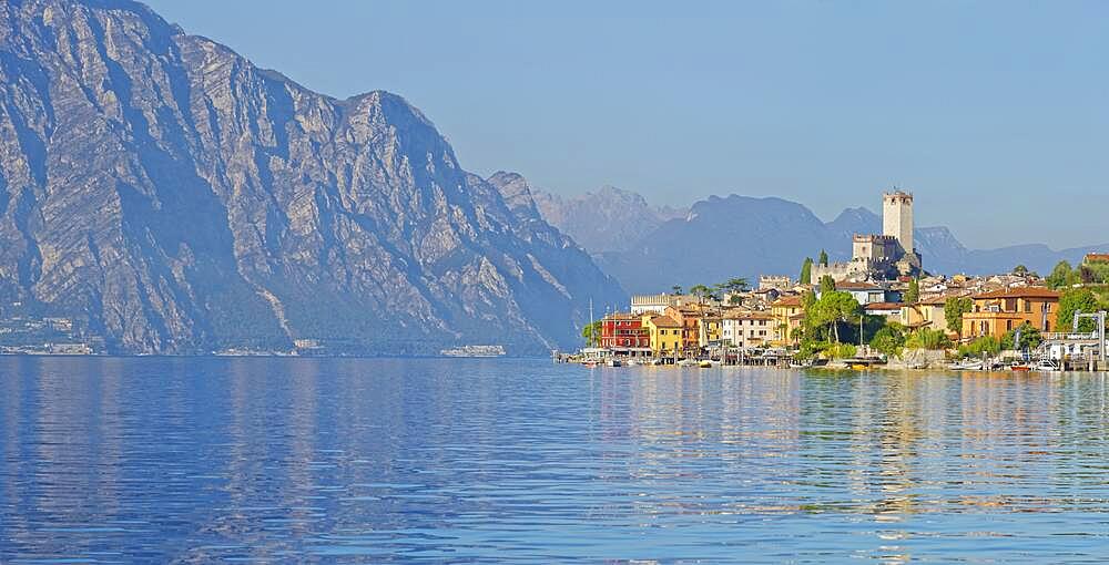 Historic coastal town of Malcesine with the castle Castello Scaligero, Malcesine, Eastern Lake Garda, Verona Italy, Trentino-Alto Adige, Italy, Europe