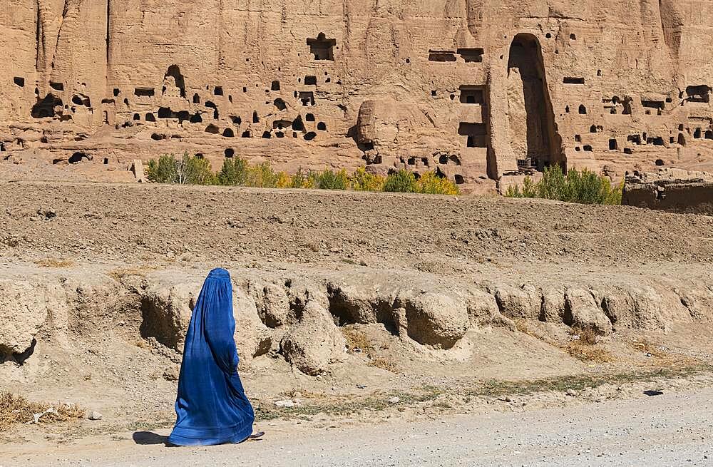 Woman in Burkha before the great buddhas in Bamyan, Afghanistan, Asia