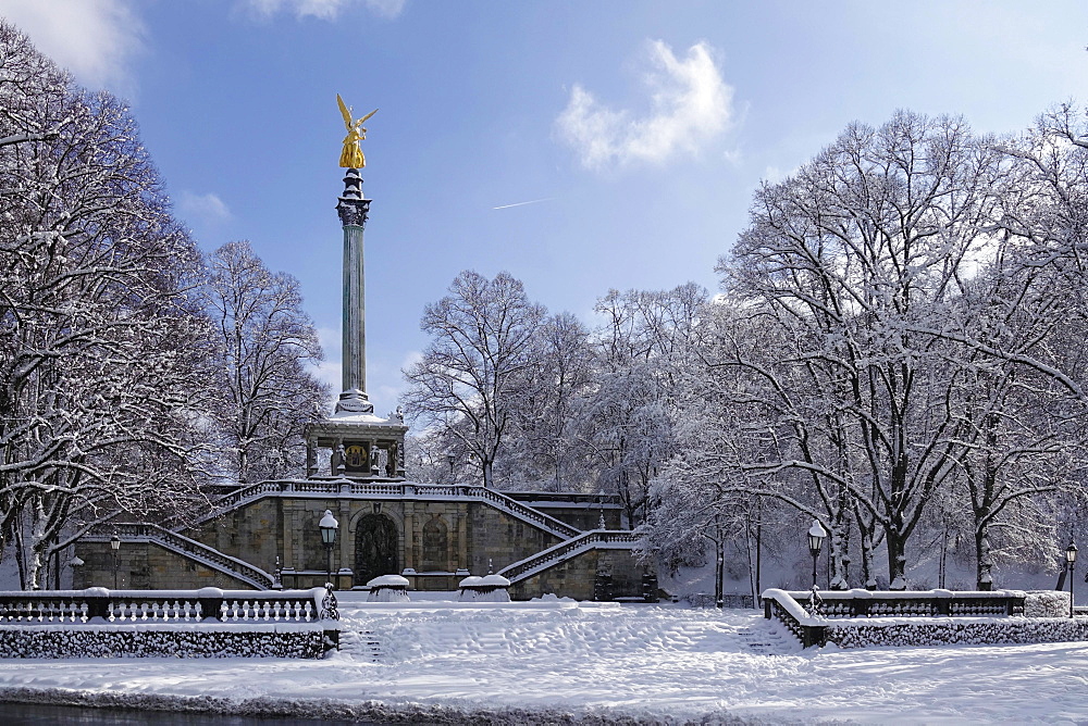 Peace angel or peace monument above the Prinzregent-Luitpold-Terrasse in the Maximiliansanlagen, snowy in winter, Munich, Upper Bavaria, Bavaria, Germany, Europe