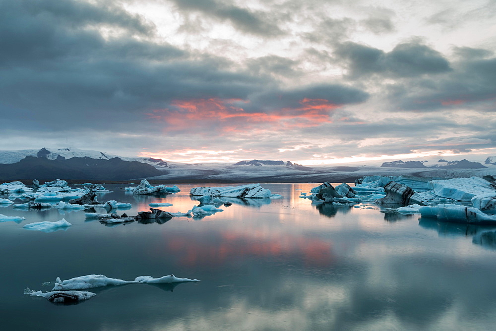 Icebergs, Joekulsarlon Glacier Lagoon, South Iceland, Iceland, Europe