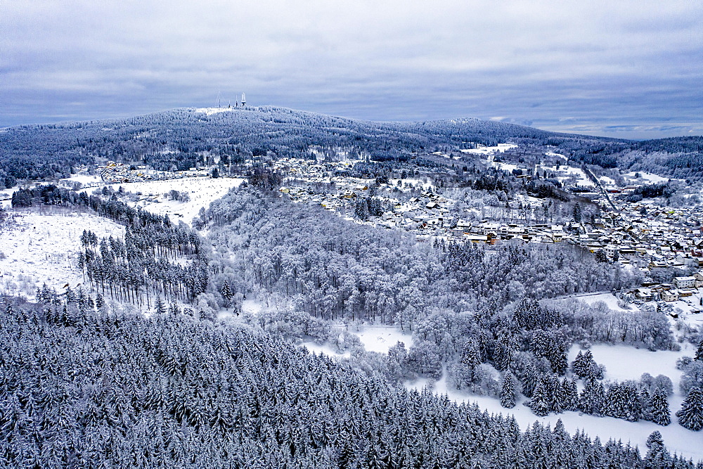 Aerial view, over the snow-covered Taunus with Oberreifenberg, in the back the transmitter mast of the Hessian Broadcasting Company and observation tower, Grosser Feldberg, Oberreifenberg, Taunus, Schmitten, Hesse, Germany, Europe