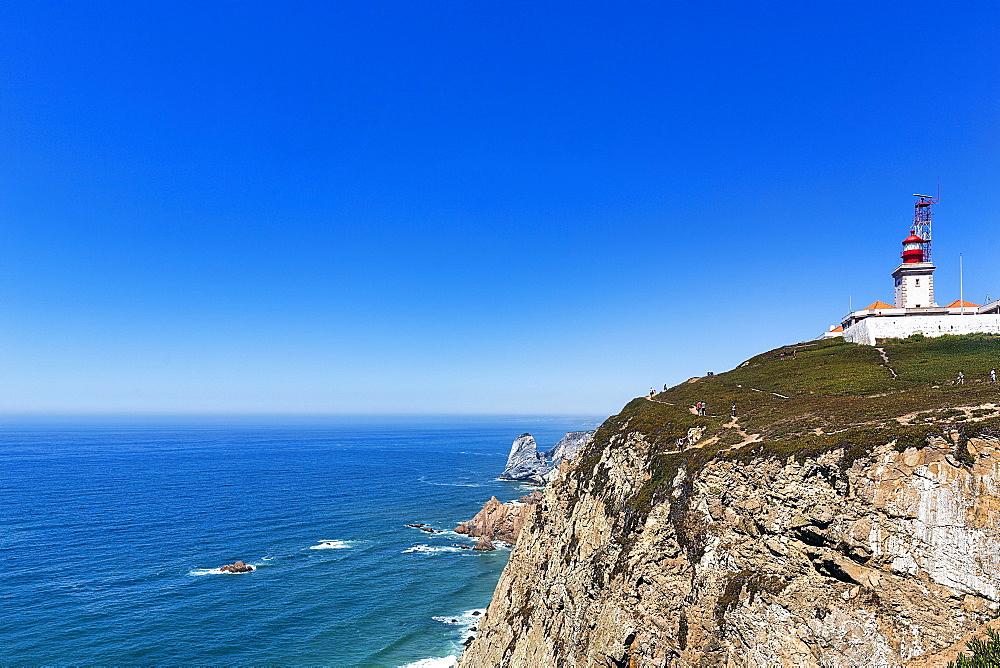 Lighthouse on rocky coast on the Atlantic Ocean, Farol do Cabo da Roca, Cabo da Roca, Sintra, Lisbon District, Portugal, Europe