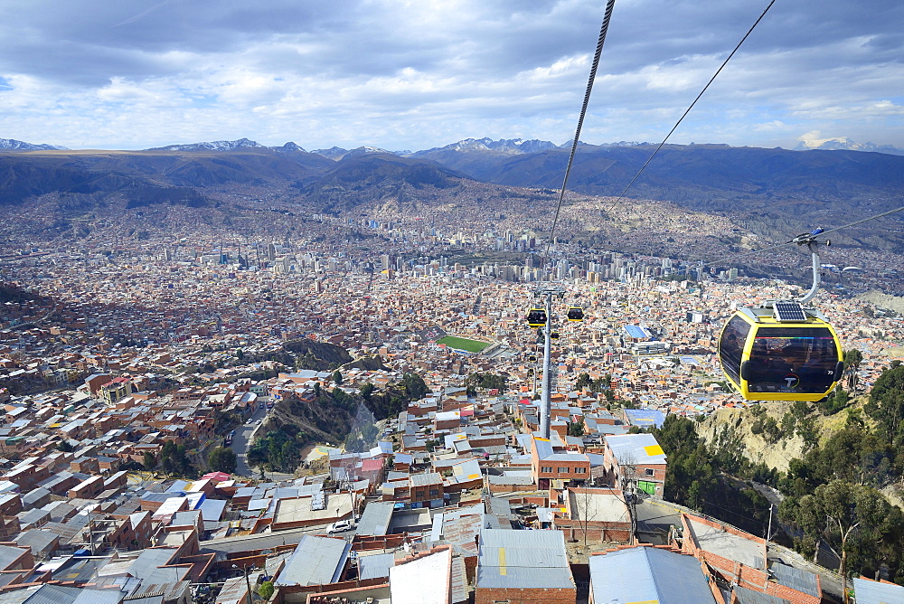 Cable car gondolas, Teleferico of the Amarilla line, La Paz, Bolivia, South America