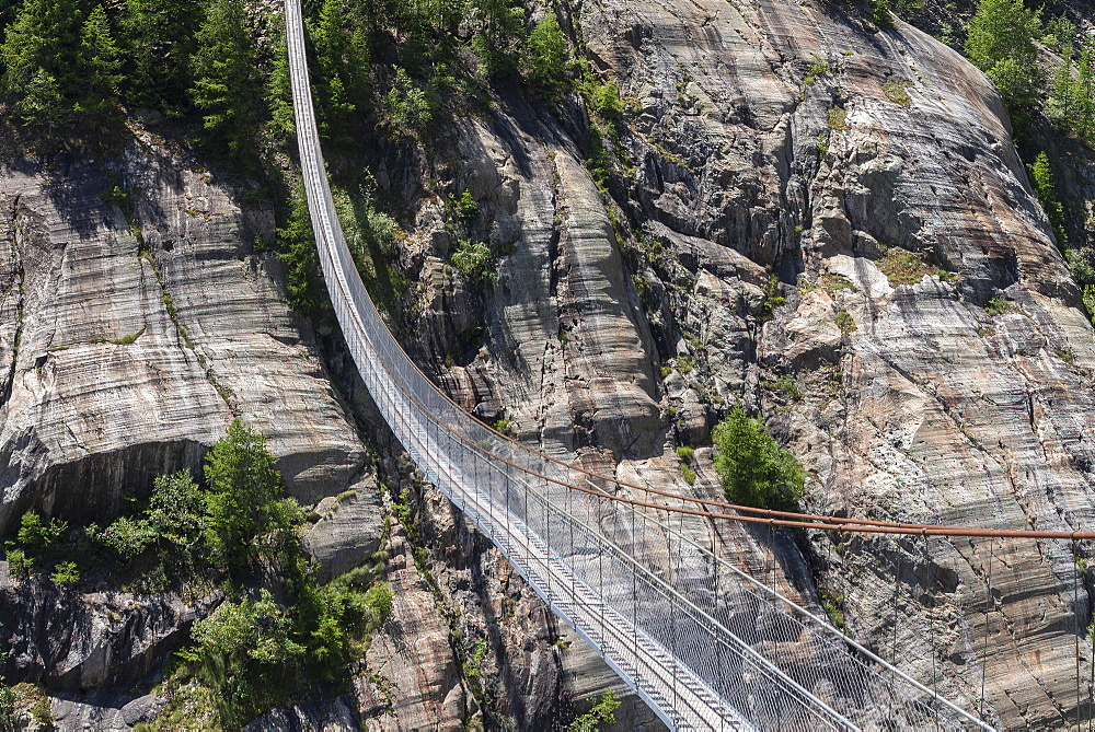 Aspi-Titter suspension bridge between Bellwald and Fieschertal, Valais, Switzerland, Europe