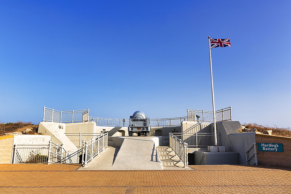 Harding's Battery, cannon on observation deck with flag of Great Britain, Union Jack, Europa Point, Gibraltar, Overseas Territory, Great Britain, Europe