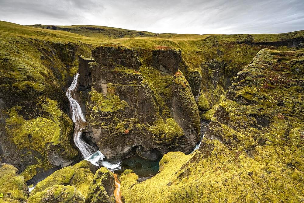 Fjaorargljufur Canyon, Fjadrargljufur, waterfall, deep gorge, near Kirkjubaejarklaustur, South Iceland, Iceland, Europe