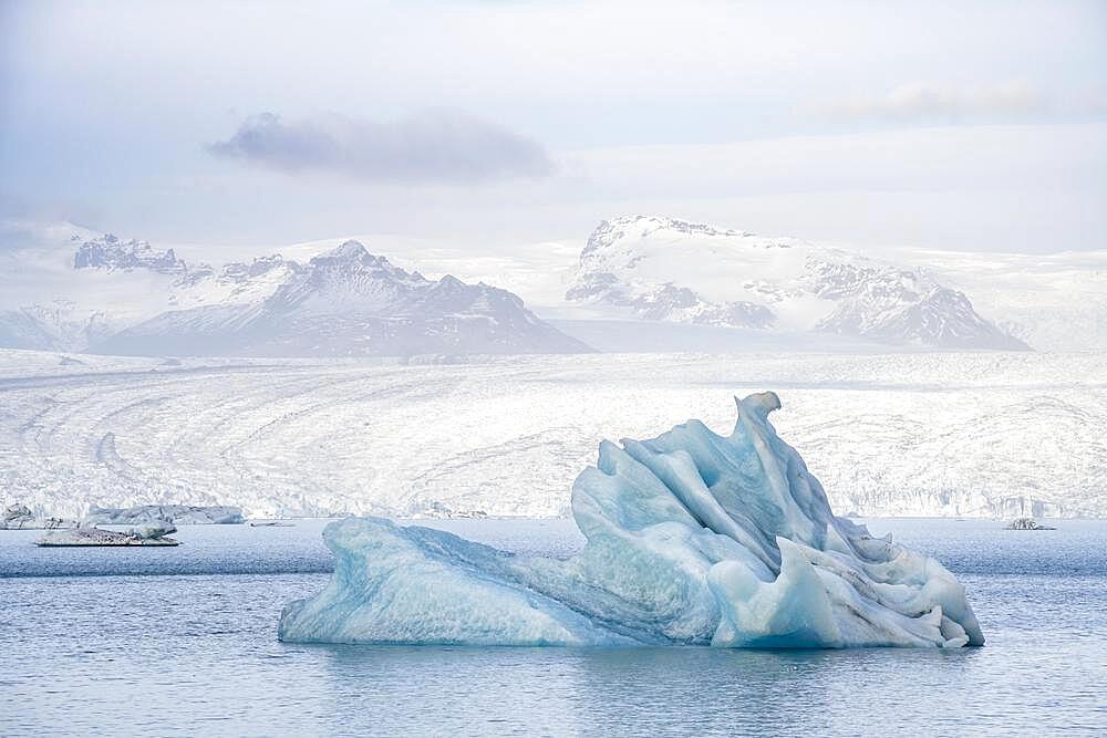 Joekulsarlon Glacier Lagoon, Icebergs with Glacier, Vatnajoekull National Park, Hornafjoerour, South Iceland, Iceland, Europe