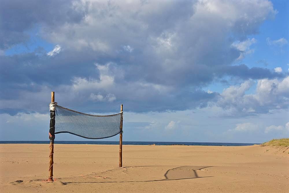 Lonely volleyball net on Amoreira beach, Aljezur river estuary, estuary lagoon system, Arrifana fishing port, dunes, Atlantic coast, Amoreira, Aljezur, Portugal, Iberian Peninsula, Europe