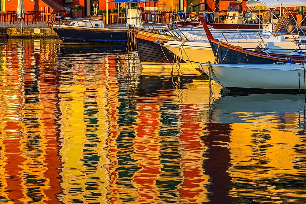 Pastel-coloured house facades are reflected in the harbour of Portofino, boats are anchored, Portofino, Liguria, Italy, Europe