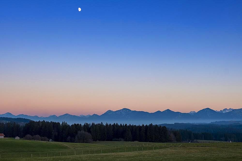 Sunset, evening view, view from Schoenberg, Rottenbuch, to the Alps, Pfaffenwinkel, Upper Bavaria, Bavaria, Germany, Europe