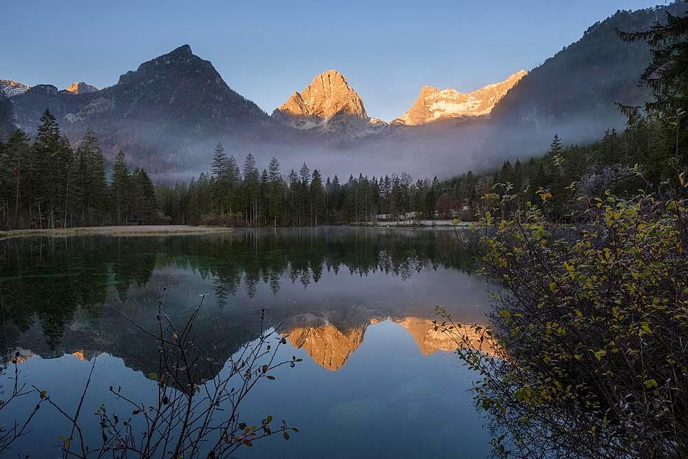 Sunrise at the Schiederweiher, in front of the mountains Grosser Priel and Spitzmauer, Totes Gebirge, Hinterstoder Region Pyhrn-tidal creek, Pyhrn-Eisenwurzen, Totes Gebrirge, Traunviertel, Upper Austria, Austria, Europe