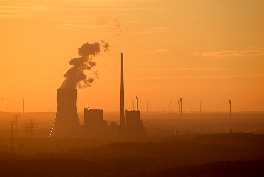 Coal-fired power plant Duisburg Walsum, at sunset, evening sky, view from Haniel slagheap in Bottrop, Ruhr area, North Rhine-Westphalia, Germany, Europe