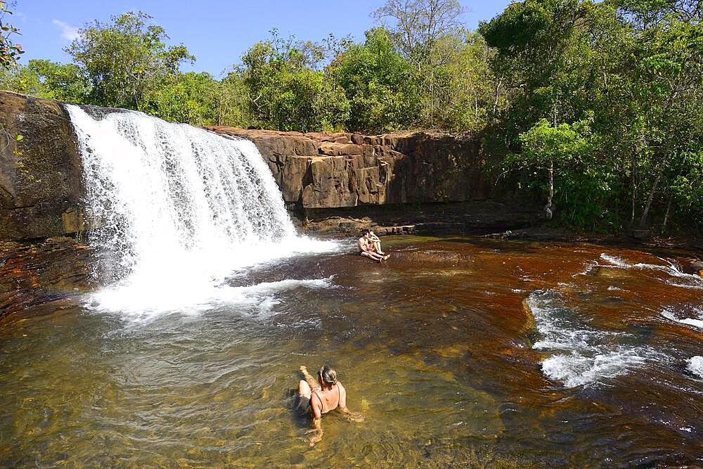 Bathers at the waterfall Cachoeira da Martinha, NP Chapada dos Guimaraes, Mato Grosso, Brazil, South America