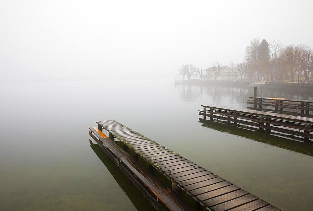 Abandoned bathing jetty in the morning mist on the lake promenade, autumn landscape, Mondsee, Salzkammergut, Upper Austria, Austria, Europe