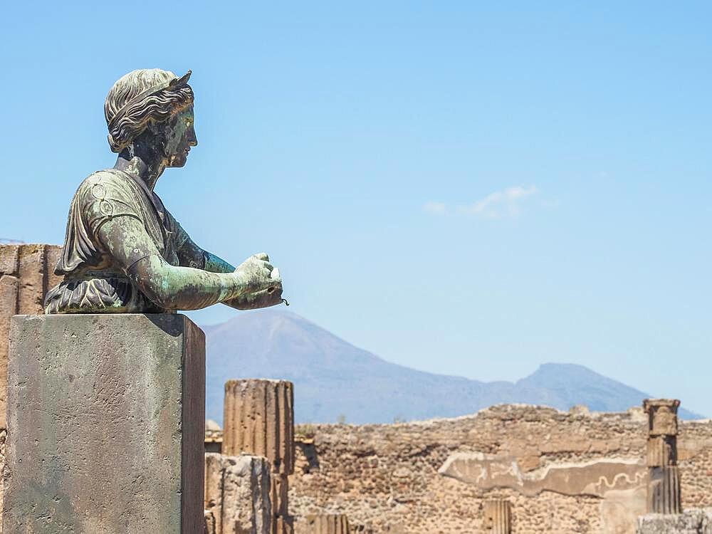 Statue of Diana in the Temple of Apollo, Vesuvius in the background, Pompeii, Campania, Italy, Europe