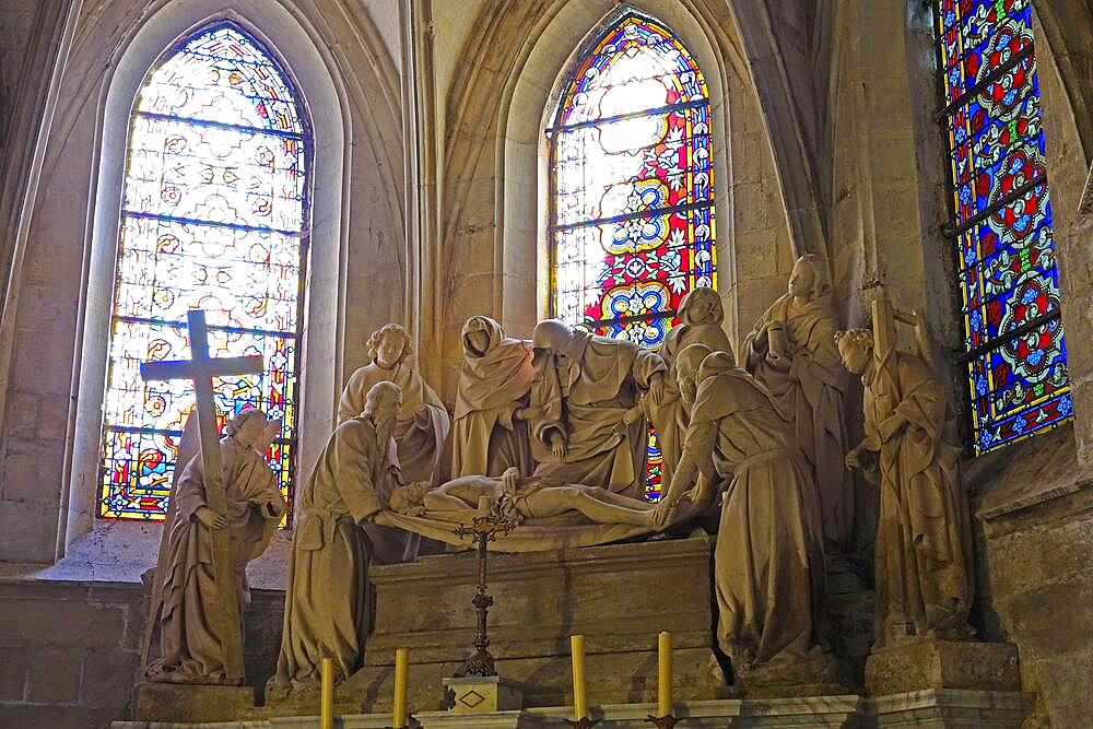 Gothic chapel in the choir ambulatory with group of figures Lamentation of Christ, former Benedictine abbey church Eglise Saint-Trophime, Arles, department Bouches-du-Rhone, region Provence Alpes Cote d'Azur, France, Mediterranean Sea, Europe