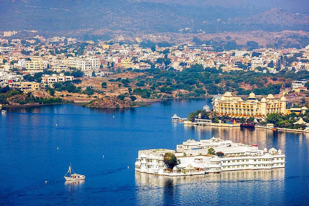 Aerial view of Lake Pichola with Lake Palace (Jag Niwas) . Udaipur, Rajasthan, India, Asia