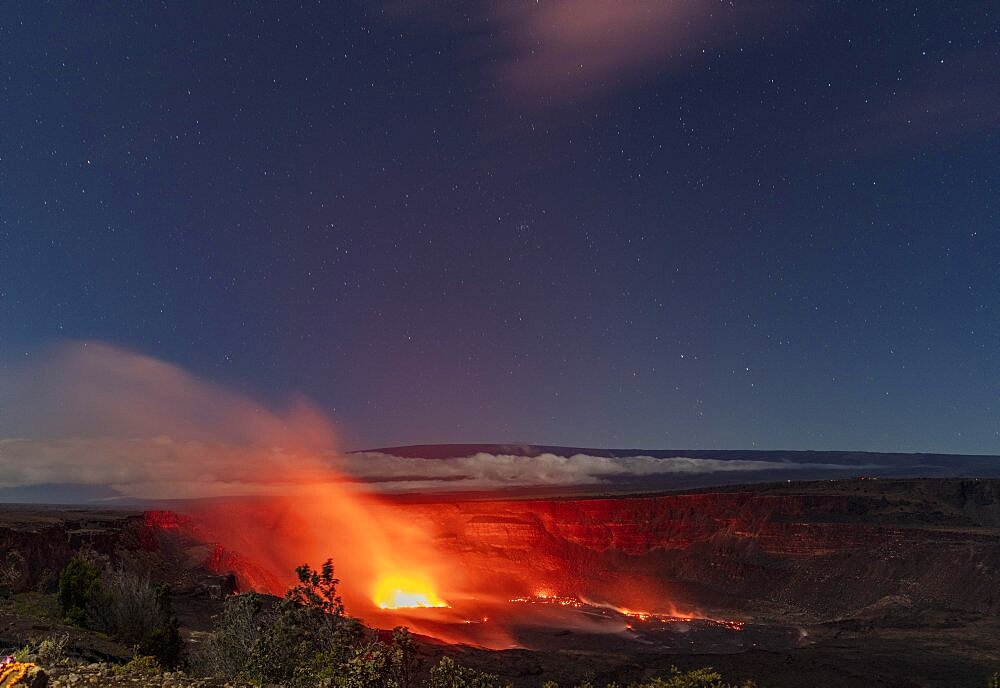 Active eruption, Kilauea Volcano, Halema'uma'u Crater, Hawai'i Volcanoes National Park, Big Island, Hawaii, USA, North America