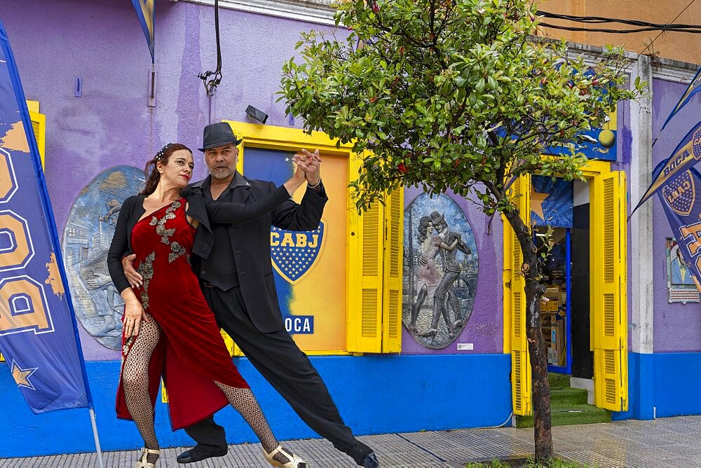 Tango dancers, Tango Argentina, La Boca district, Buenos Aires, Argentina, South America