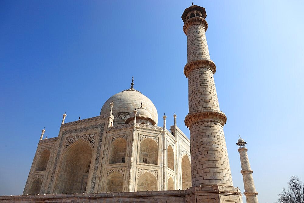 State of Uttar Pradesh, Agra, Minaret at the Taj Mahal Tomb, North India, India, Asia