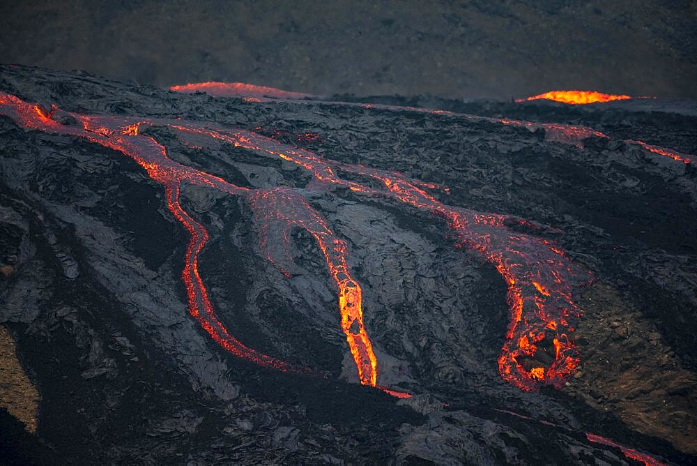 Glowing lava, lava flow, lava field, active table volcano Fagradalsfjall, Krysuvik volcanic system, Reykjanes Peninsula, Iceland, Europe