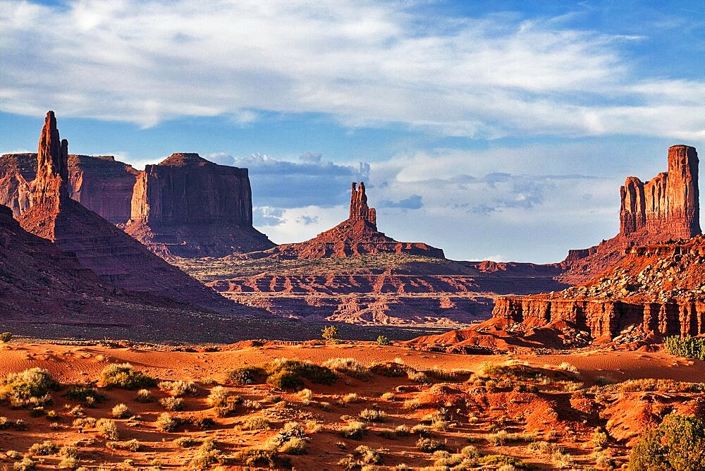 Striking rocks, rock needles in Monument Valley, illuminated by the evening sun, film set, Arizona, USA, North America