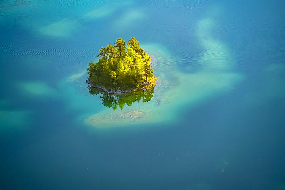 Aerial view, island in the Eibsee lake above, near Grainau, Upper Bavaria, Bavaria, Germany, Europe