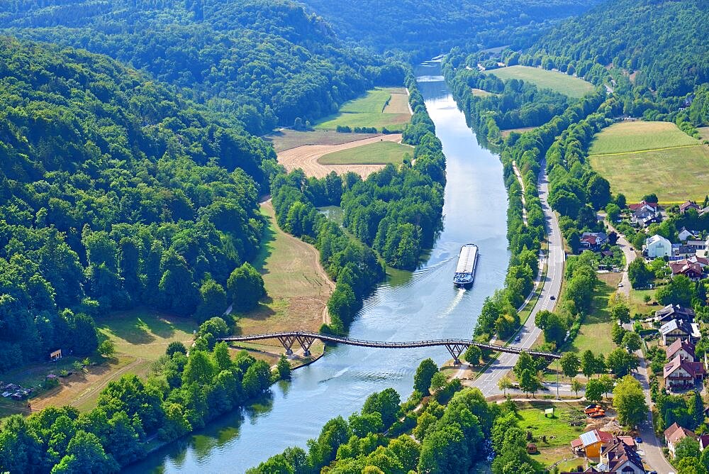 View of the wooden bridge near Essing over the Main-Danube Canal, Tatzelwurm or also Tatzlwurm, Essing, Altmuehltal, Lower Bavaria, Bavaria, Germany, Europe