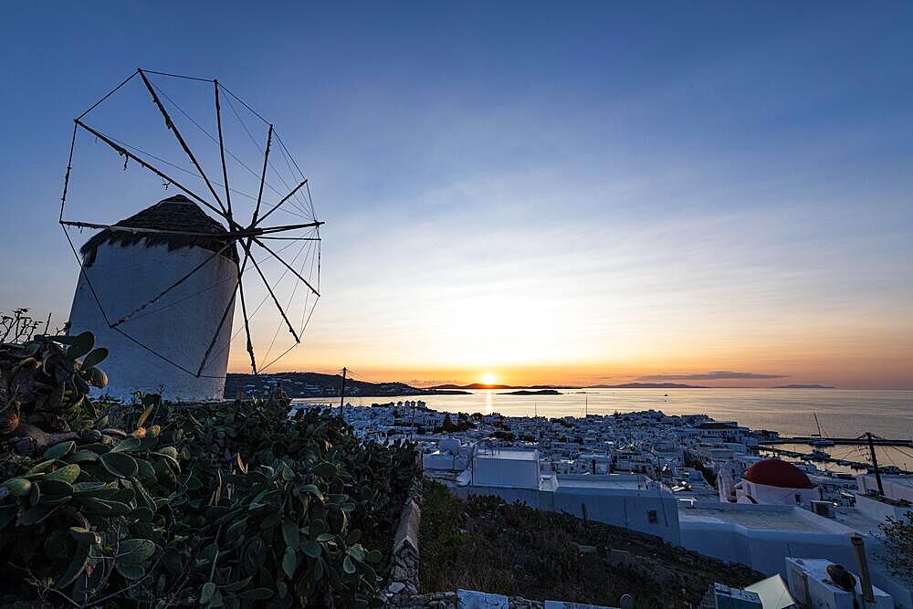 The Windmills (Kato Milli) at sunset, Horta, Mykonos, Greece, Europe