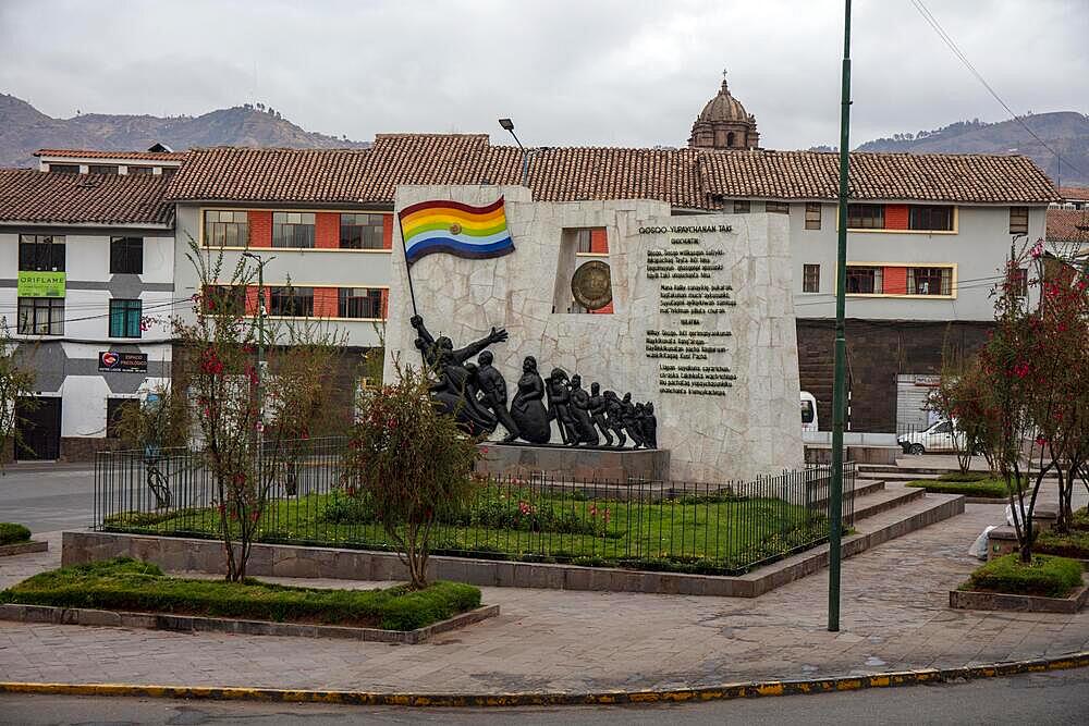 Limacpampa, historic square with monument to the city's founders, Cusco, Peru, South America