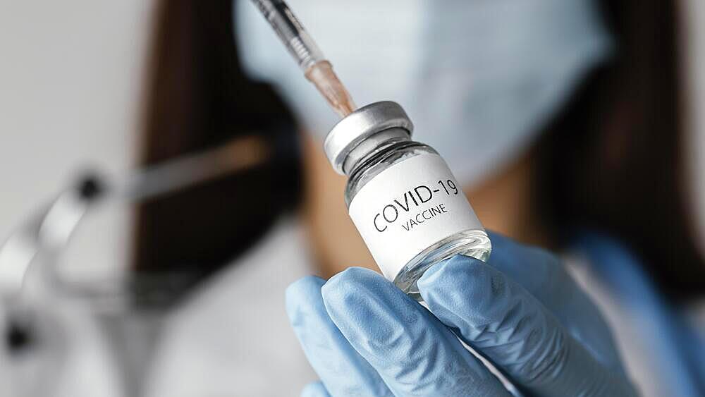 doctor preparing covid 19 vaccine