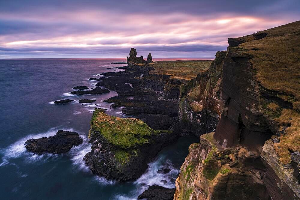 Basalt rock Londrangar, cliff, Hellnar, Snaefellsnes Peninsula, West Iceland, Iceland, Europe