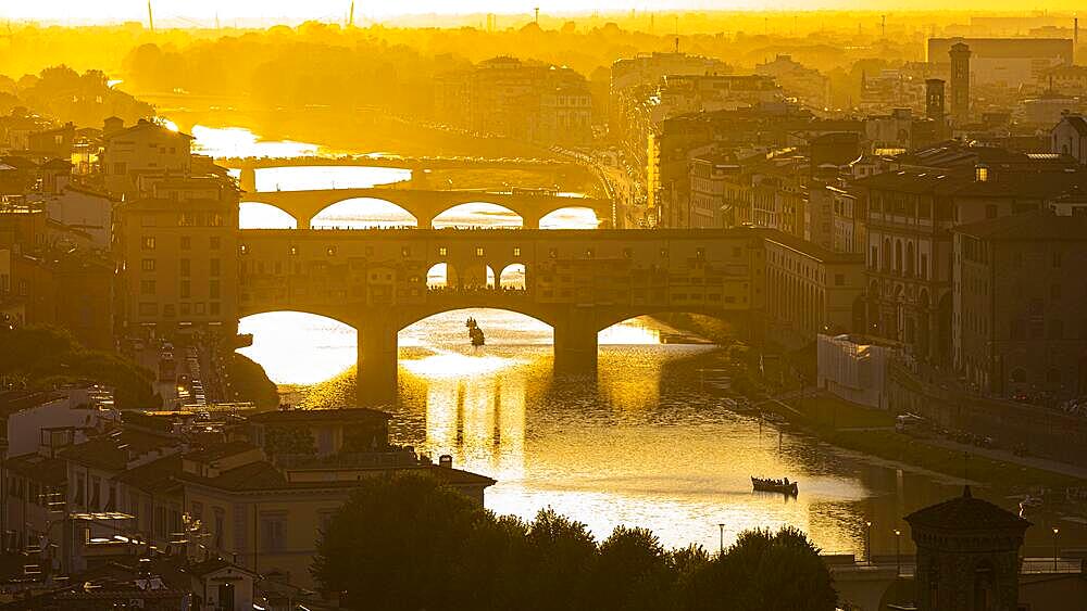 Sunset over the Ponte Vecchio, view from Piazzale Michelangelo, evening mood over the river Arno, Florence, Tuscany, Italy, Europe