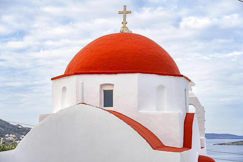 White church with red dome, Small Cycladic church Agios Spyridon, alleys of the old town Chora, Mykonos Town, Mykonos, Cyclades, Greece, Europe