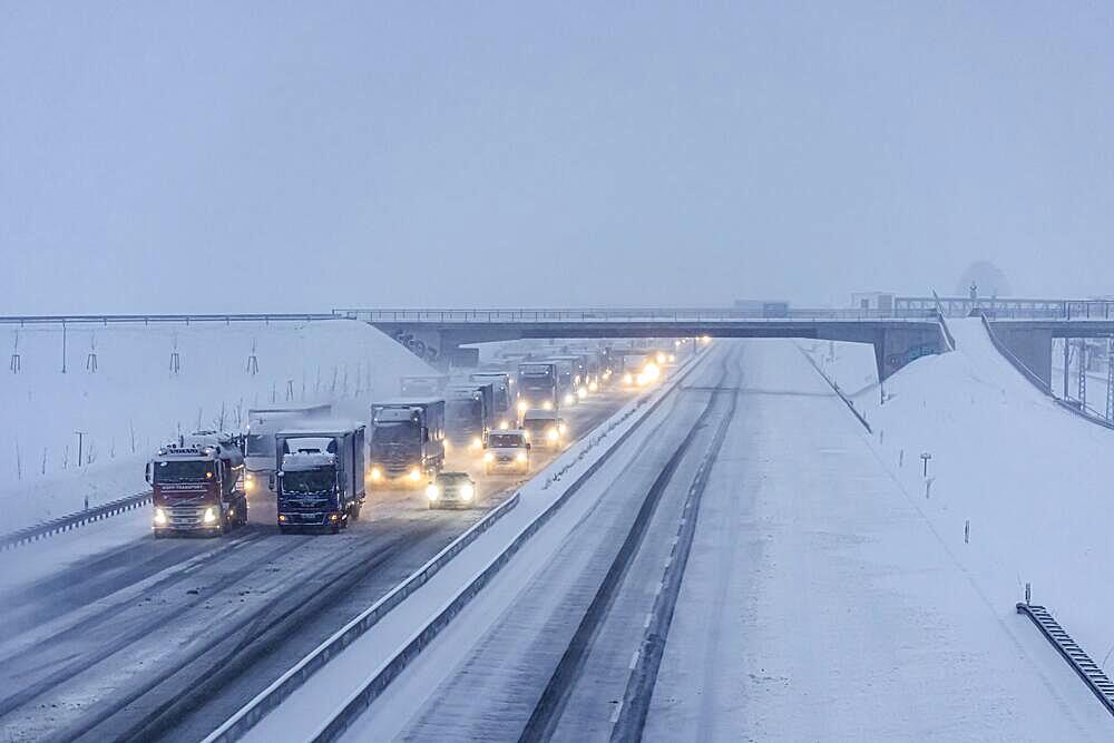 A8 motorway in the Swabian Alb with snow, wintry traffic conditions, Merklingen, Baden-Wuerttemberg, Germany, Europe