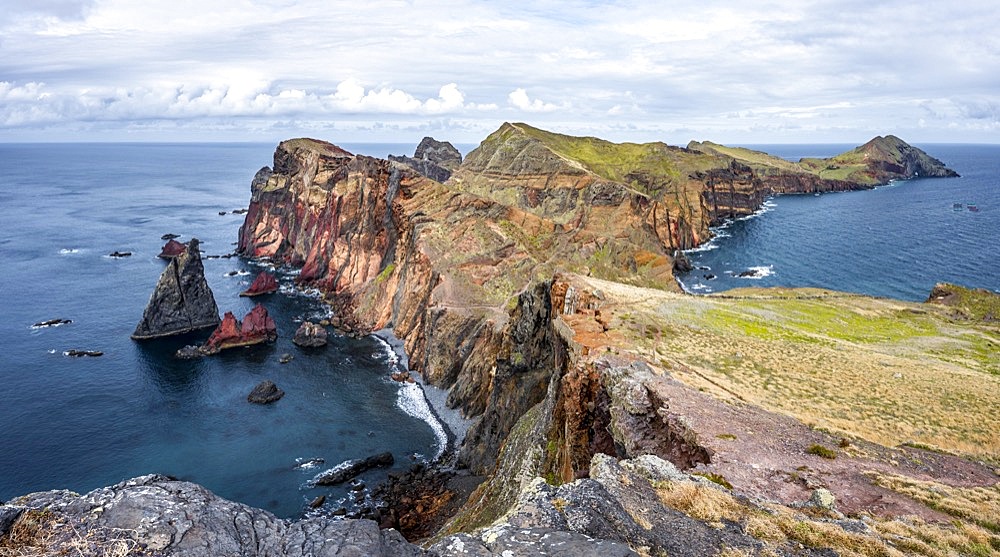 Coastal landscape, cliffs and sea, Miradouro da Ponta do Rosto, rugged coast with rock formations, Cape Ponta de Sao Lourenco, Madeira, Portugal, Europe