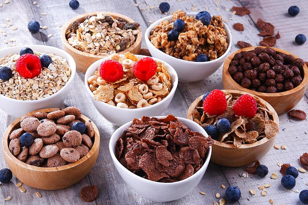 Bowls containing different sorts of breakfast cereal products