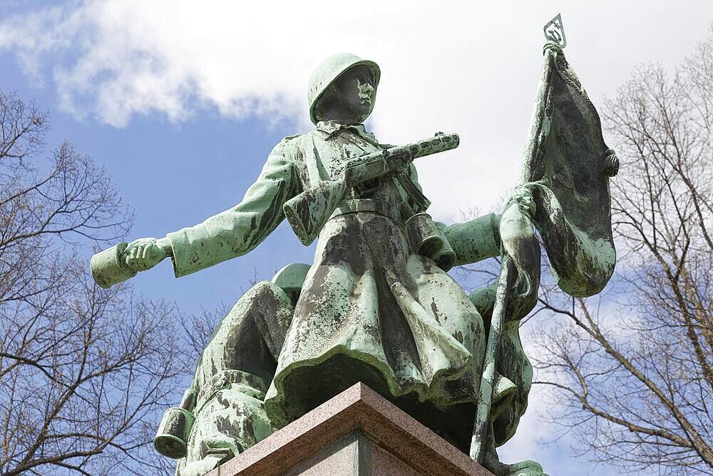 Soviet soldier with weapon and flag, Monument to the soldiers of the Red Army who died in the Second World War, Dresden, Saxony, Germany, Europe