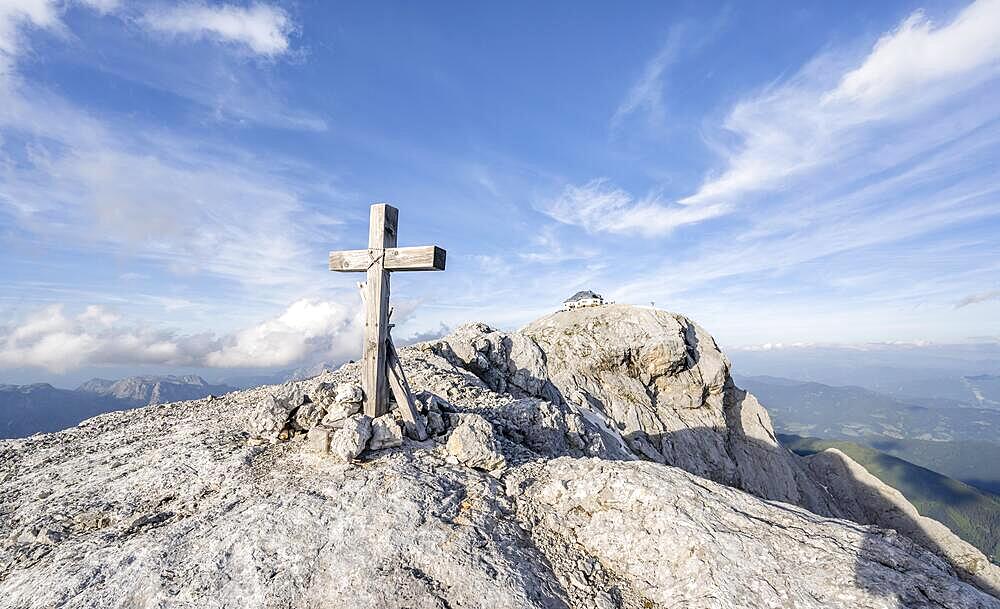 Secondary peak with summit cross, Hochkoenig with Matrashaus mountain hut in the background, Berchtesgaden Alps, Salzburger Land, Austria, Europe