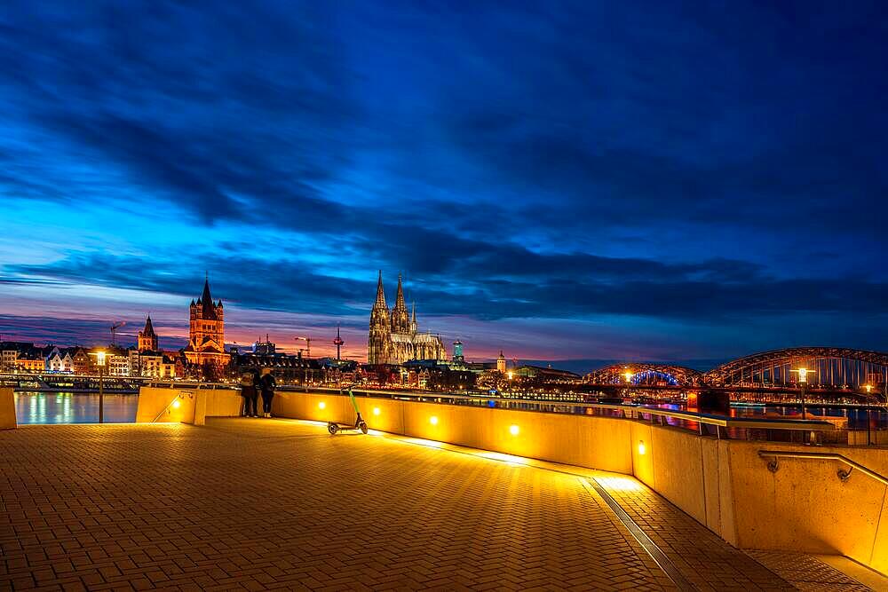 Panoramic view of Cologne Cathedral at sunset