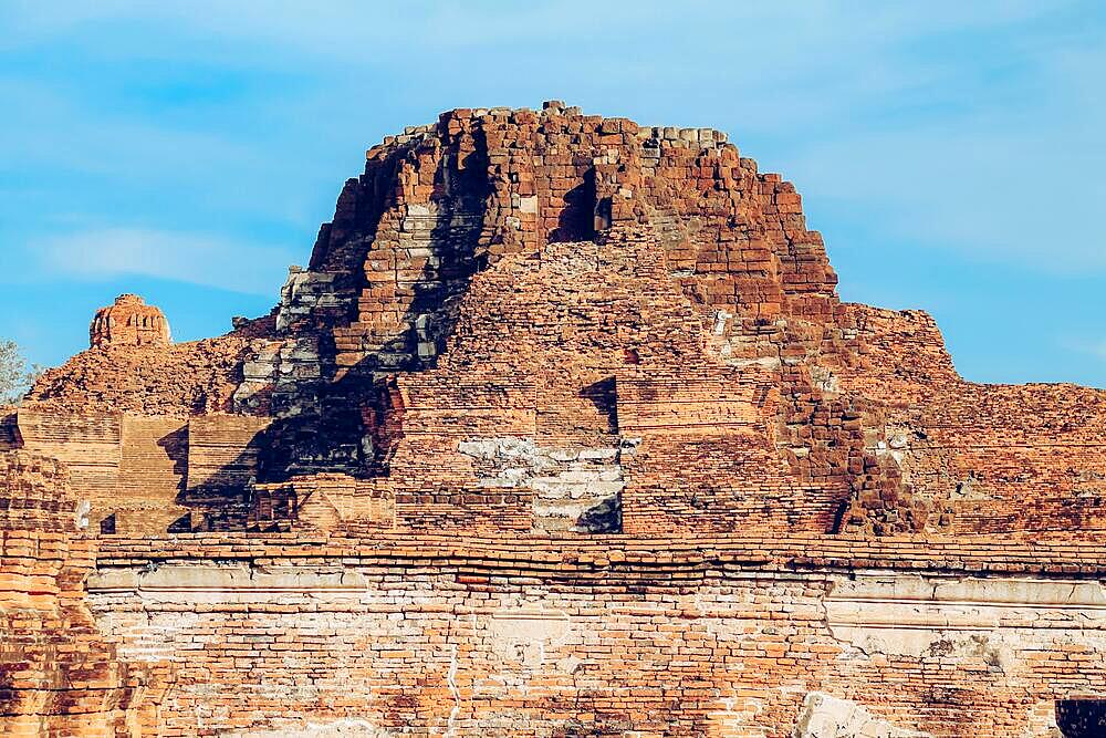 Ruins of Wat Chaiwatthanaram, one of the most famous archaeological site in Ayutthata Historical Park in Thailand